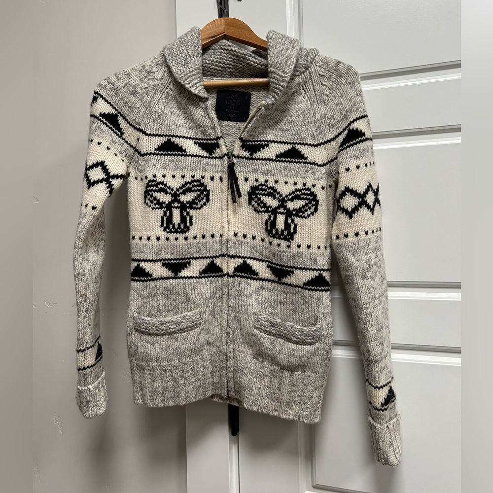 Aritzia 100% Lambswool Sweater Sz S NWOT